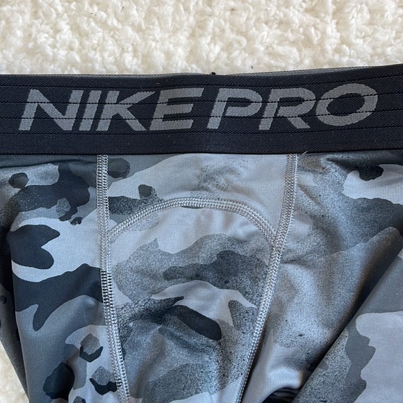 Nike Pro Mid-Length Workout Leggings - Picture 4 of 6